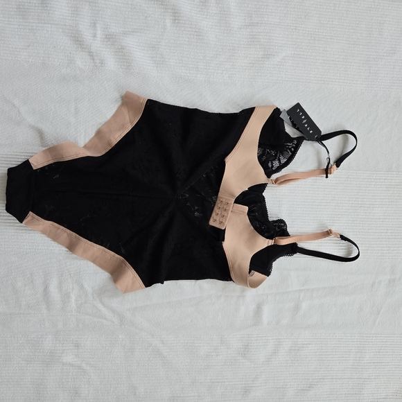 NWT Tell Tale lace bodysuit, size M - Picture 5 of 5